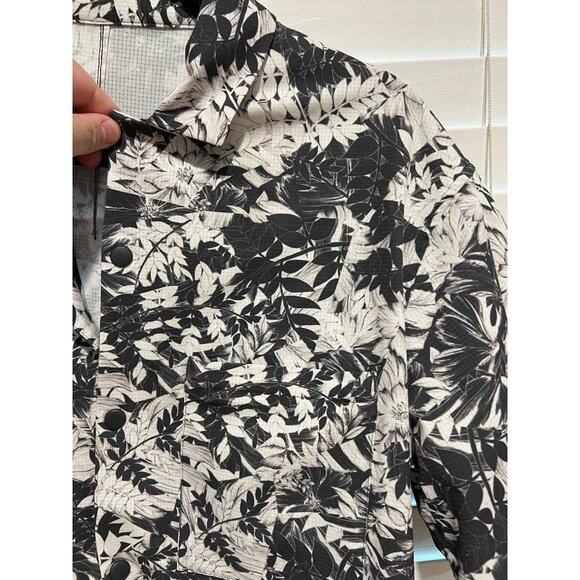 Lululemon  Short Sleeve Button Up Shirt - Size L - Picture 3 of 5